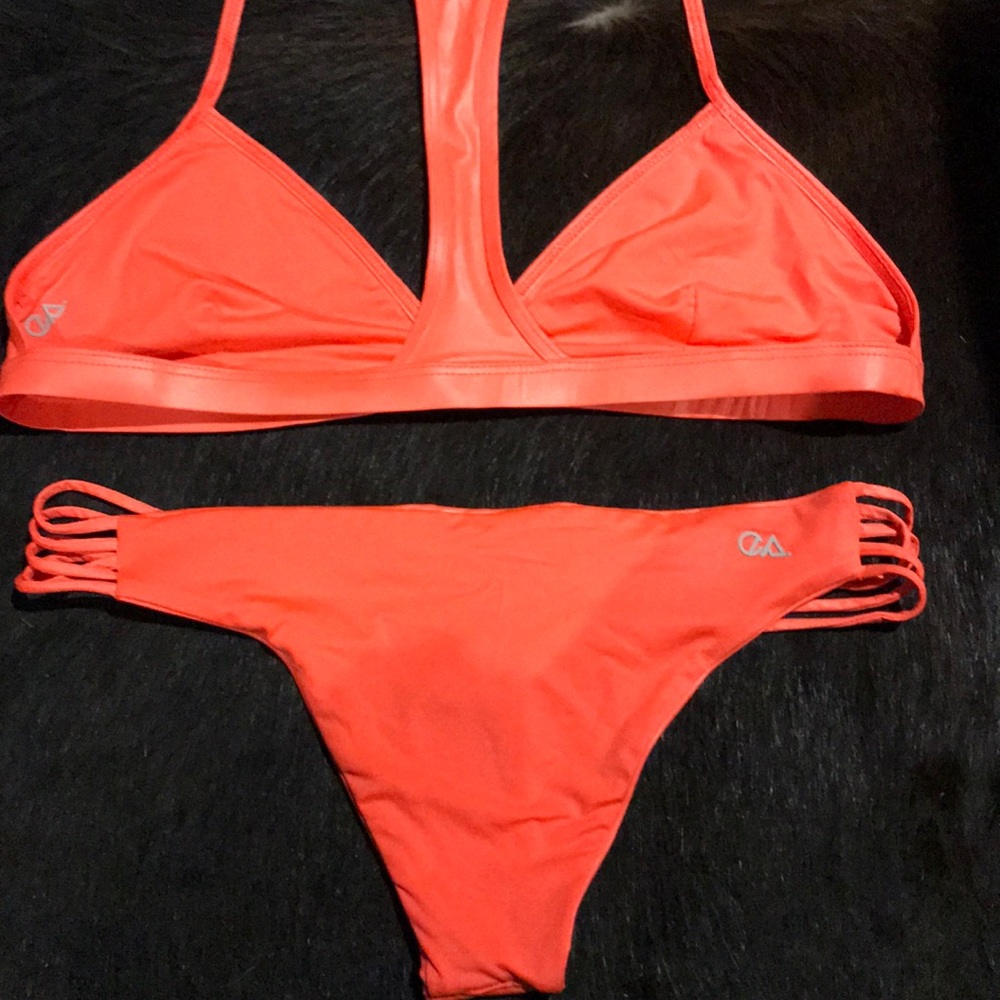 Bikini - Picture 4 of 8